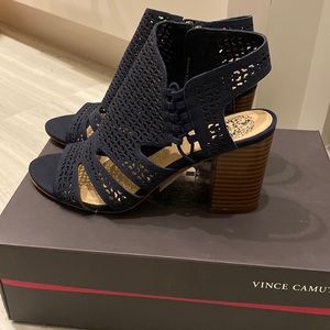 New in box Vince Camuto VC Brindita Sandals Heels in Navy Midnight Size 7 37